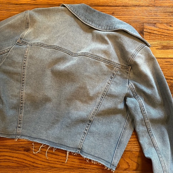 hollister cropped denim jacket!! - Picture 5 of 7